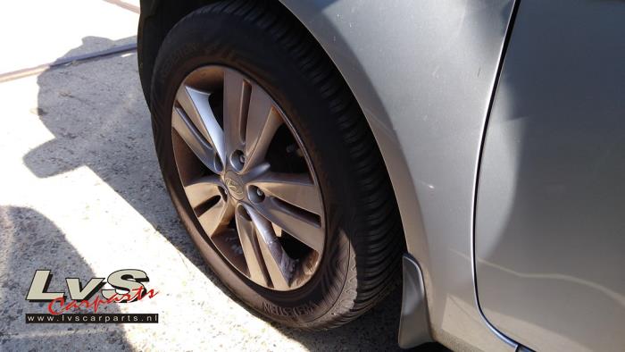 Hyundai iX20 1.4i 16V Sloopvoertuig (2011, Zilvergrijs)