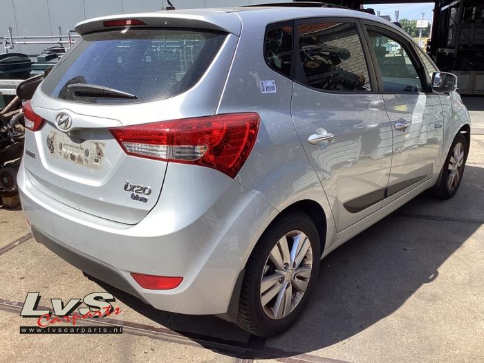 Hyundai iX20 1.4i 16V Sloopvoertuig (2011, Zilvergrijs)