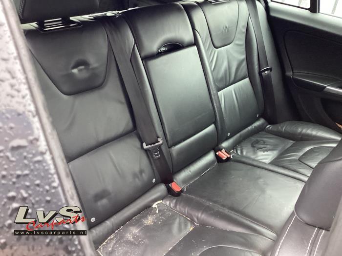 Volvo V60 I 2.4 D6 20V Plug-in Hybrid AWD Sloopvoertuig (2013, Zwart)