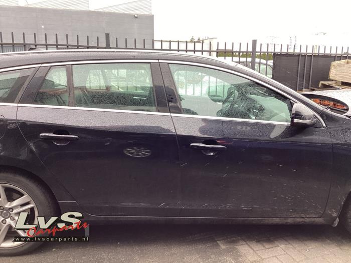 Volvo V60 I 2.4 D6 20V Plug-in Hybrid AWD Sloopvoertuig (2013, Zwart)