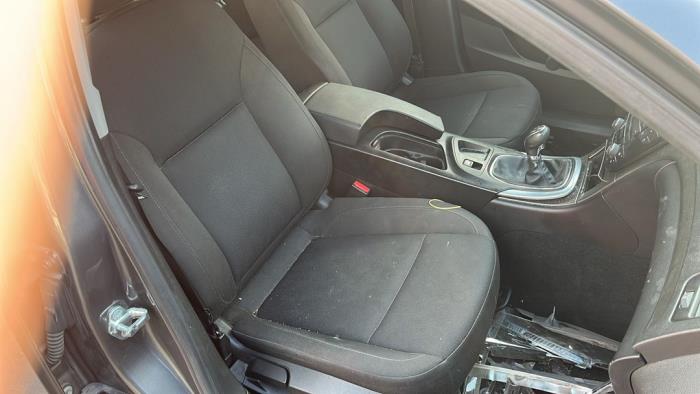 Opel Insignia Sports Tourer 2.0 CDTI 16V 160 Ecotec Skrotfordon (2010, TECHNICAL GREY METALLIC)