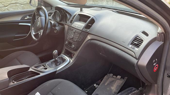 Opel Insignia Sports Tourer 2.0 CDTI 16V 160 Ecotec Skrotfordon (2010, TECHNICAL GREY METALLIC)