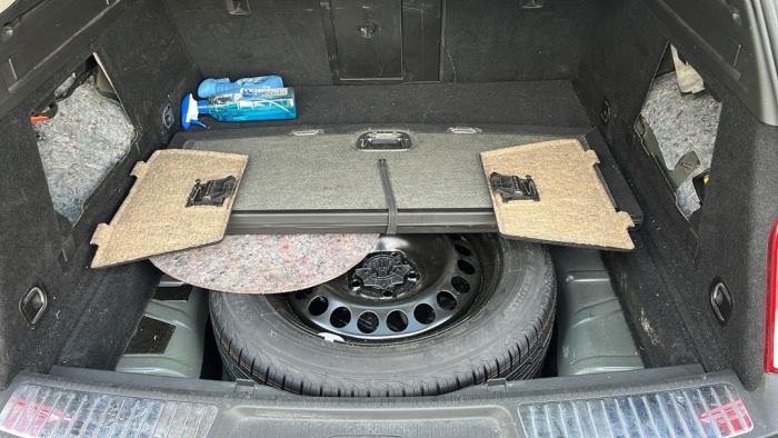 Opel Insignia Sports Tourer 2.0 CDTI 16V 160 Ecotec Skrotfordon (2010, TECHNICAL GREY METALLIC)