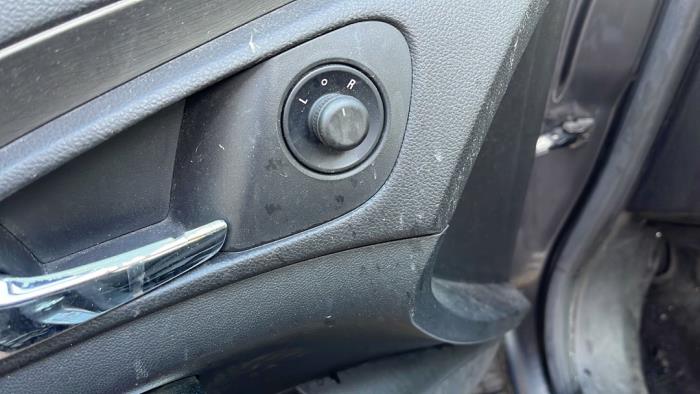 Opel Insignia Sports Tourer 2.0 CDTI 16V 160 Ecotec Skrotfordon (2010, TECHNICAL GREY METALLIC)