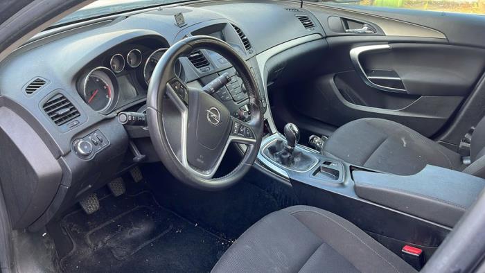 Opel Insignia Sports Tourer 2.0 CDTI 16V 160 Ecotec Skrotfordon (2010, TECHNICAL GREY METALLIC)