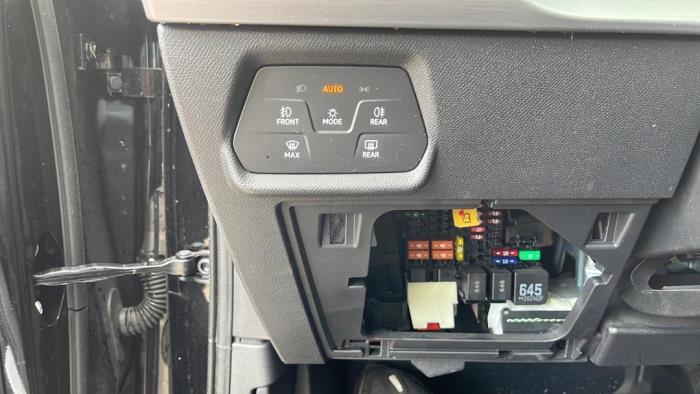 Seat Leon 1.4 TSI e-HYBRID 204 16V Samochód złomowany (2020, Metalik, Czarny)