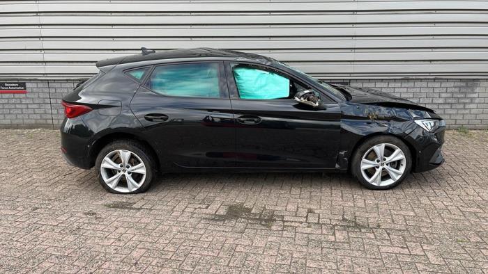 Seat Leon 1.4 TSI e-HYBRID 204 16V Samochód złomowany (2020, Metalik, Czarny)