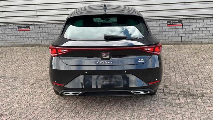 Seat Leon 1.4 TSI e-HYBRID 204 16V Samochód złomowany (2020, Metalik, Czarny)