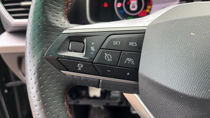 Seat Leon 1.4 TSI e-HYBRID 204 16V Samochód złomowany (2020, Metalik, Czarny)