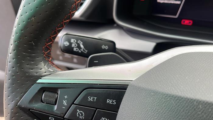 Seat Leon 1.4 TSI e-HYBRID 204 16V Samochód złomowany (2020, Metalik, Czarny)