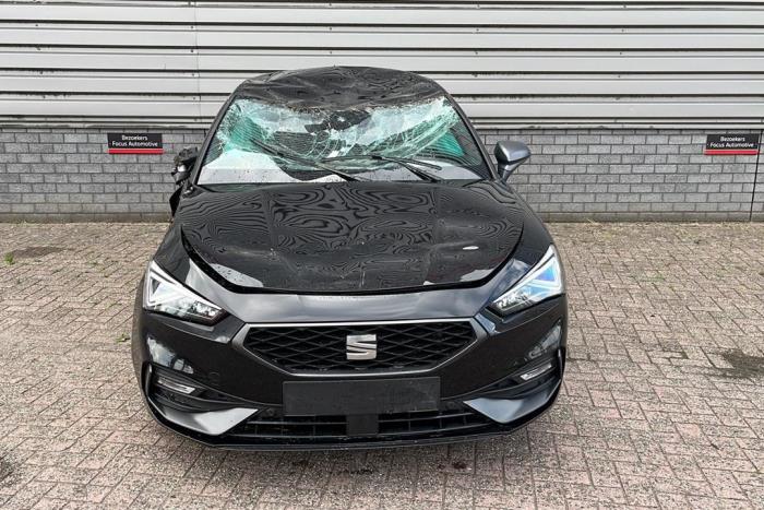 Seat Leon 1.4 TSI e-HYBRID 204 16V Samochód złomowany (2020, Metalik, Czarny)