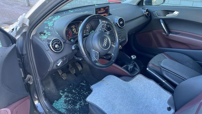 Audi A1 Sloopvoertuig (2013, Metallic, Zwart)