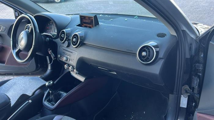 Audi A1 Sloopvoertuig (2013, Metallic, Zwart)