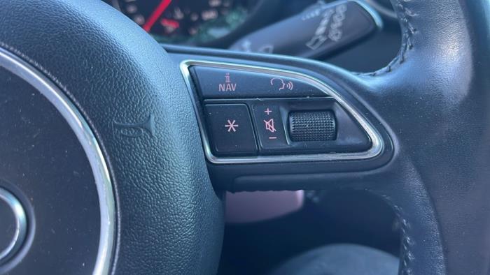 Audi A1 Sloopvoertuig (2013, Metallic, Zwart)