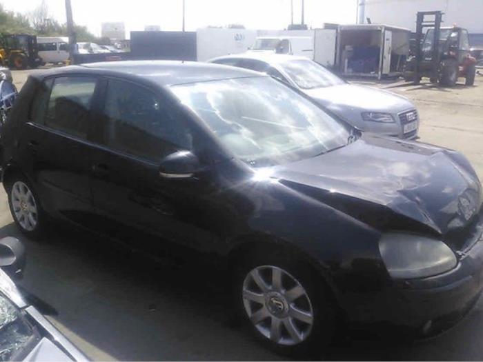 Volkswagen Golf V 2.0 FSI 16V Skrotfordon (2004, ZWART)