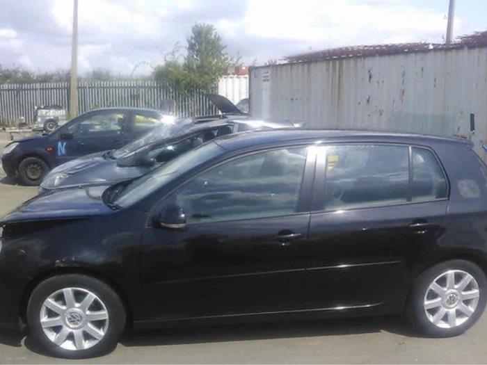 Volkswagen Golf V 2.0 FSI 16V Skrotfordon (2004, ZWART)
