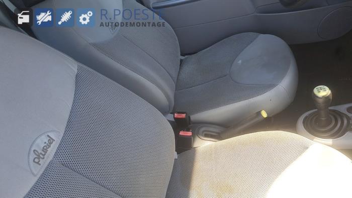 Citroen C3 Pluriel 1.4 Skrotfordon (2004, GRIJS)