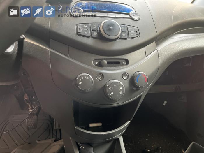 Chevrolet Spark 1.0 16V Skrotfordon (2010, ROOD)