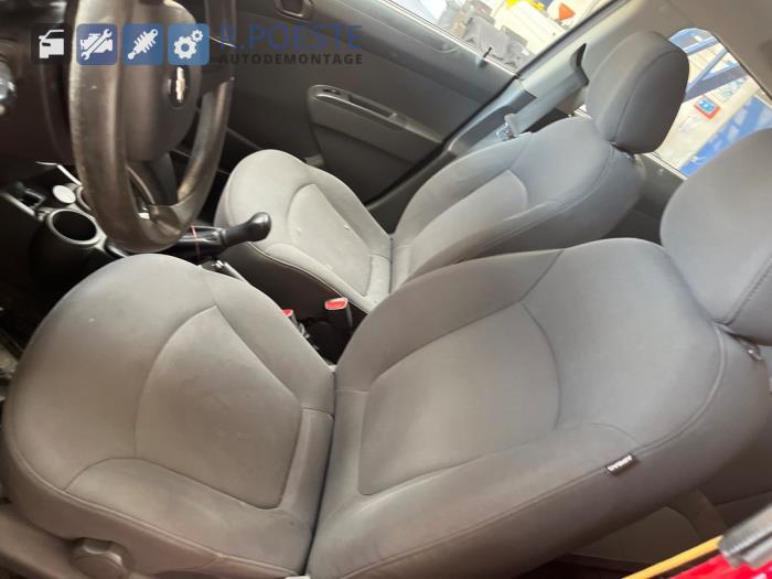 Chevrolet Spark 1.0 16V Skrotfordon (2010, ROOD)