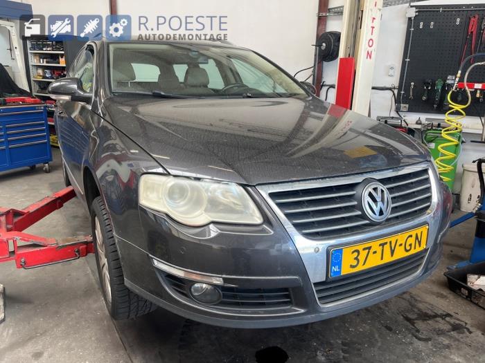 Volkswagen Passat Variant 2.0 FSI 16V Skrotfordon (2007, BRUIN)
