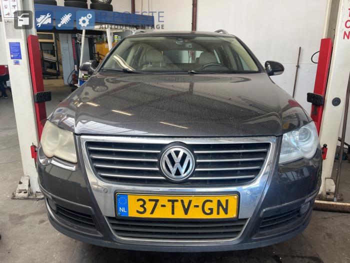 Volkswagen Passat Variant 2.0 FSI 16V Skrotfordon (2007, BRUIN)