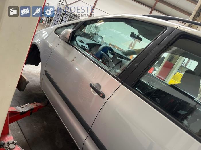 Ford Galaxy 2.0 Sloopvoertuig (2003, Grijs)