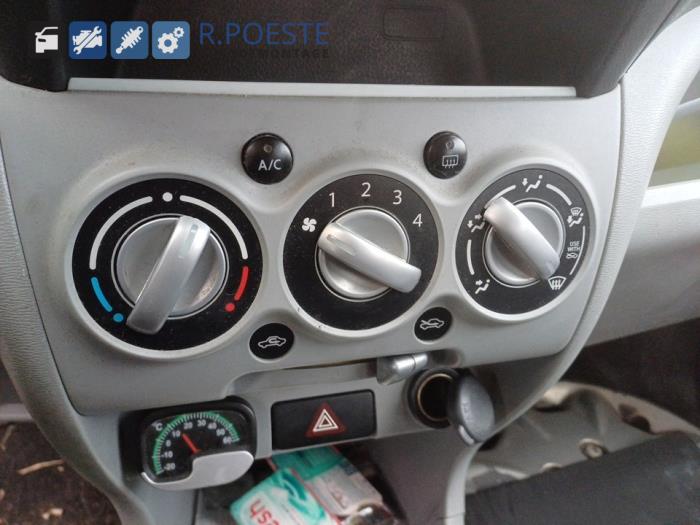 Suzuki Alto 1.0 12V Skrotfordon (2010, GRIJS)