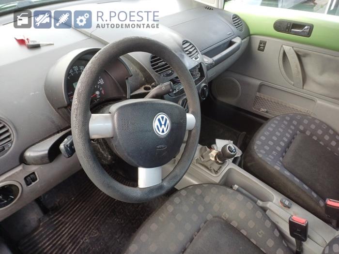 Volkswagen New Beetle 1.6 Skrotfordon (2001, GROEN)