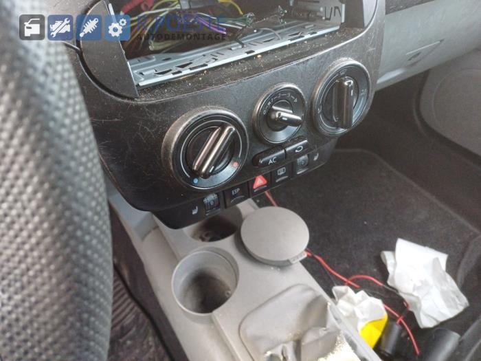 Volkswagen New Beetle 1.6 Skrotfordon (2001, GROEN)