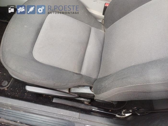 Volkswagen New Beetle 1.6 Skrotfordon (2003, GRIJS)