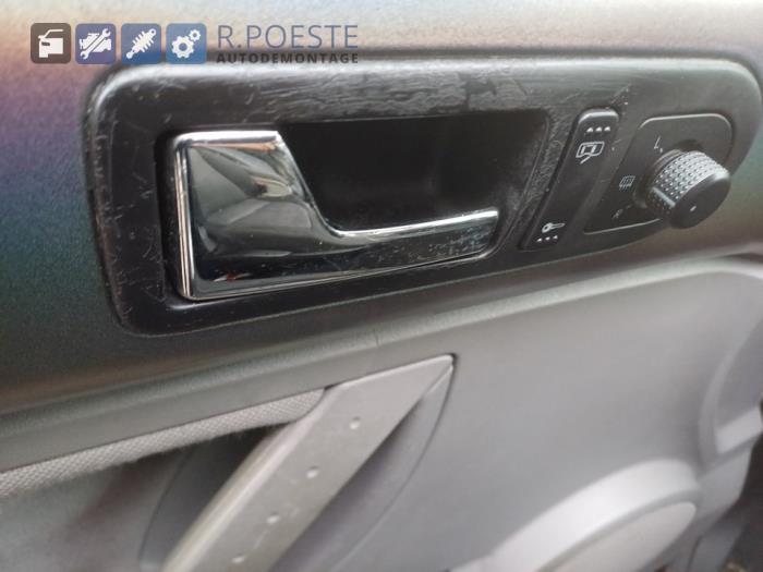 Volkswagen New Beetle 1.6 Skrotfordon (2003, GRIJS)