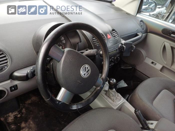 Volkswagen New Beetle 1.6 Skrotfordon (2003, GRIJS)