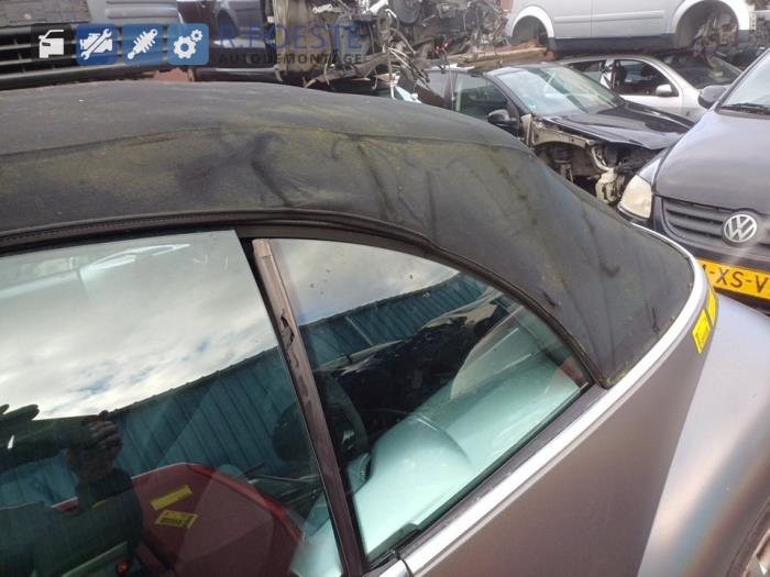 Volkswagen New Beetle 1.6 Skrotfordon (2003, GRIJS)