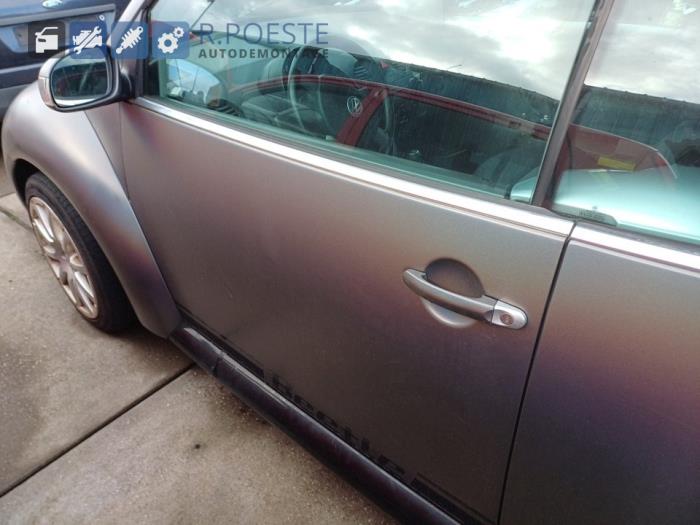 Volkswagen New Beetle 1.6 Skrotfordon (2003, GRIJS)