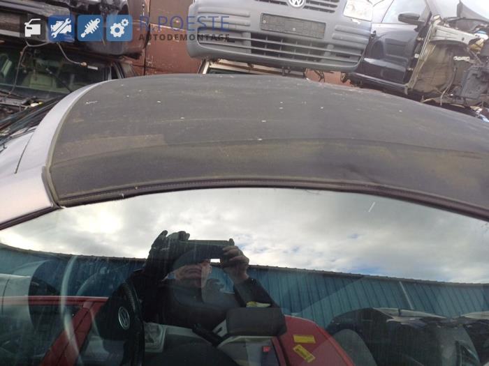 Volkswagen New Beetle 1.6 Skrotfordon (2003, GRIJS)