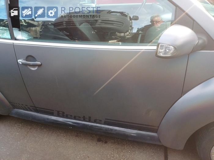 Volkswagen New Beetle 1.6 Skrotfordon (2003, GRIJS)