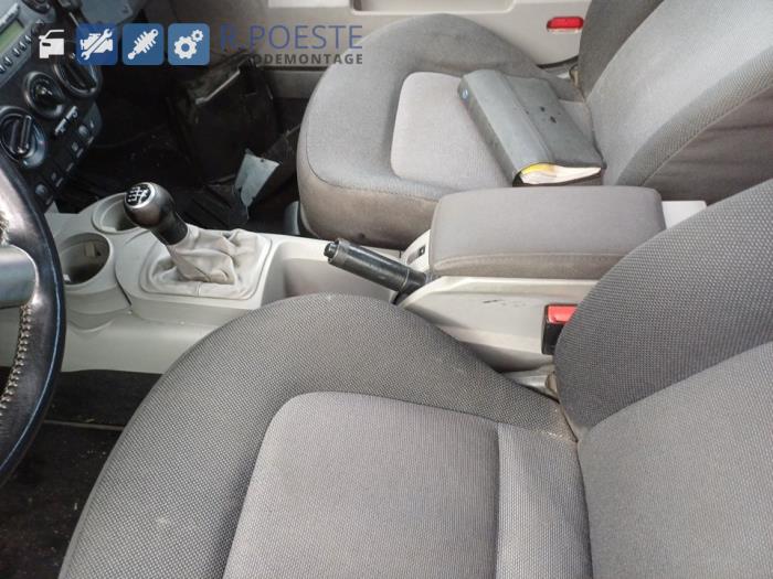 Volkswagen New Beetle 1.6 Skrotfordon (2003, GRIJS)