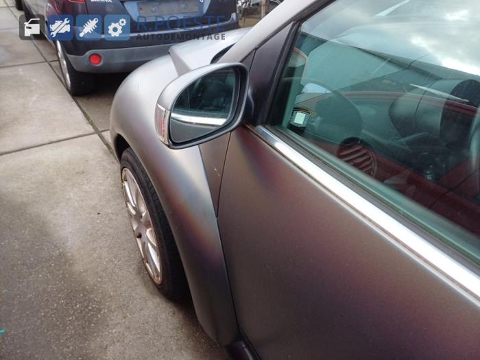 Volkswagen New Beetle 1.6 Skrotfordon (2003, GRIJS)