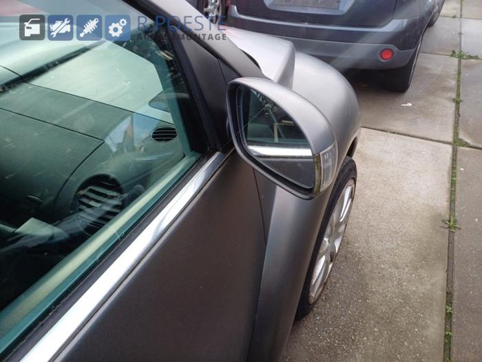 Volkswagen New Beetle 1.6 Skrotfordon (2003, GRIJS)