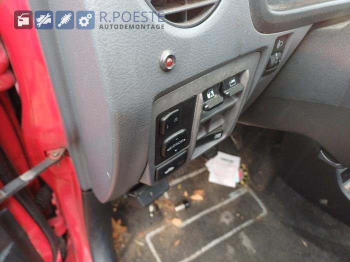 Daihatsu Cuore 1.0 12V DVVT Skrotfordon (2004, ROOD)