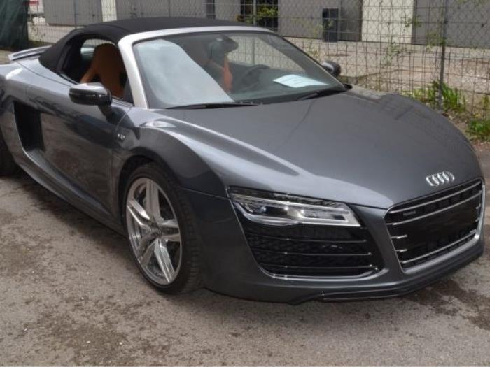 Audi R8 Spyder 5.2 V10 40V FSI Skrotfordon (2014, GRIJS)