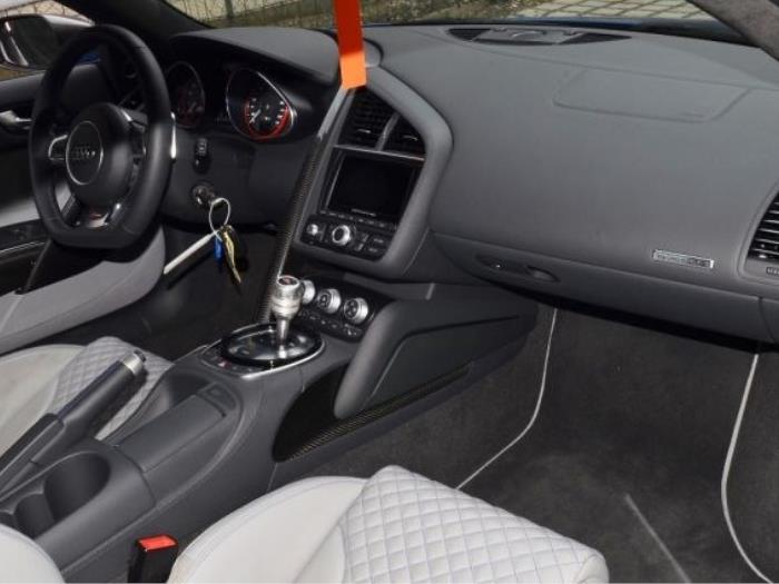 Audi R8 5.2 V10 40V FSI Skrotfordon (2015, METALLIC BLAUW)