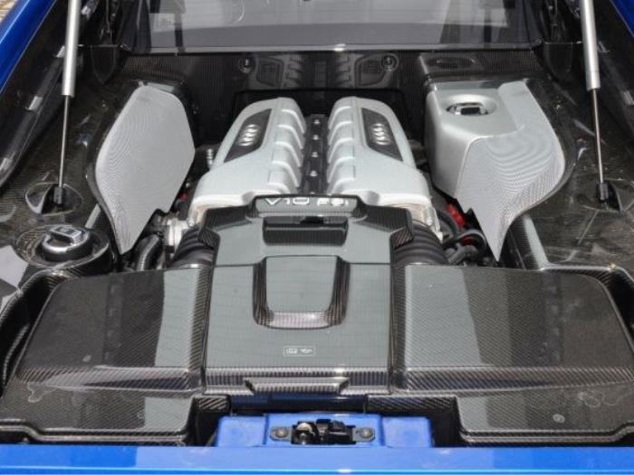 Audi R8 5.2 V10 40V FSI Skrotfordon (2015, METALLIC BLAUW)