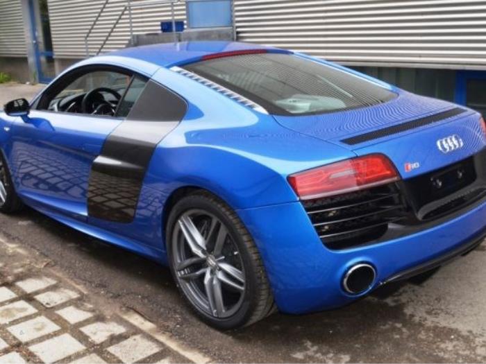 Audi R8 5.2 V10 40V FSI Skrotfordon (2015, METALLIC BLAUW)