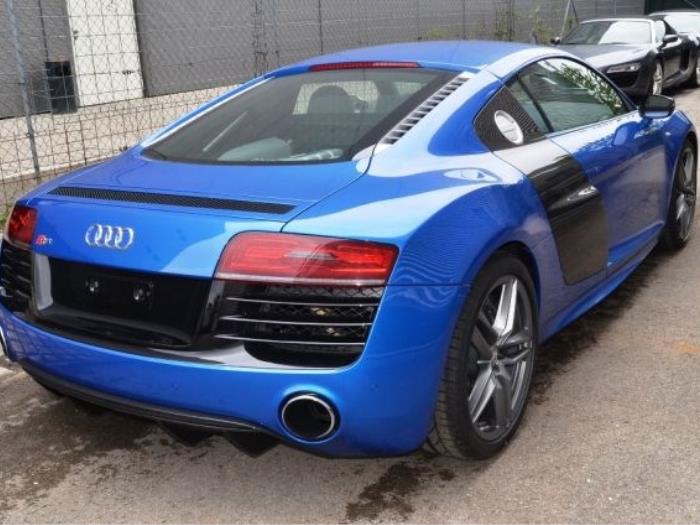 Audi R8 5.2 V10 40V FSI Skrotfordon (2015, METALLIC BLAUW)