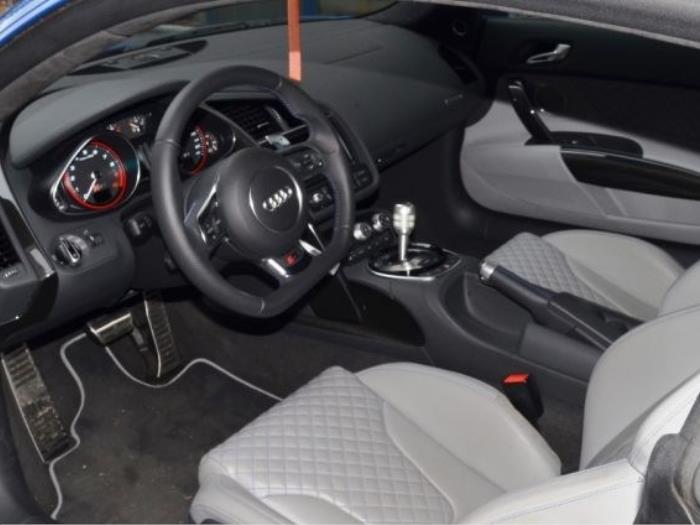 Audi R8 5.2 V10 40V FSI Skrotfordon (2015, METALLIC BLAUW)