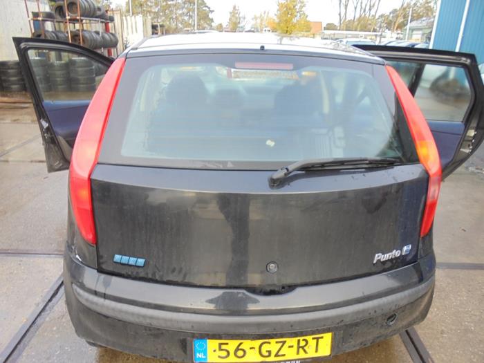 Fiat Punto II 1.2 60 S Skrotfordon (2001, ZWART)