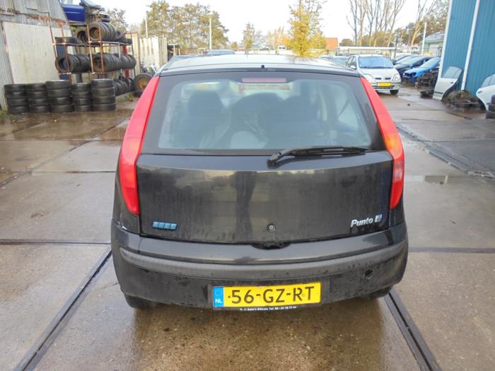 Fiat Punto II 1.2 60 S Skrotfordon (2001, ZWART)