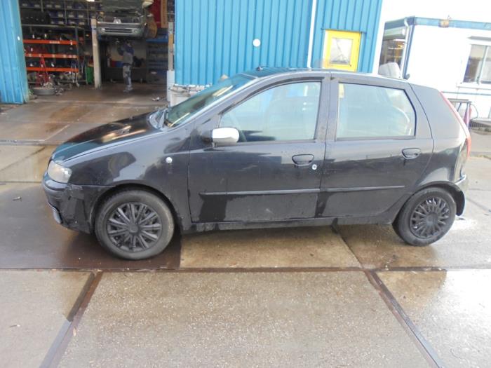 Fiat Punto II 1.2 60 S Skrotfordon (2001, ZWART)