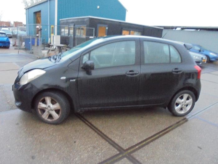 Toyota Yaris II 1.4 D-4D Samochód złomowany (2007, Czarny)